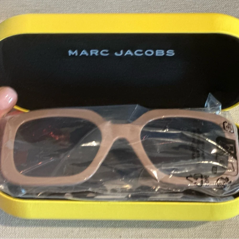 Marc Jacobs Oversized Beige & Gray Gradient Sunglasses ✨ Retail: $240 NIB - Picture 1 of 12